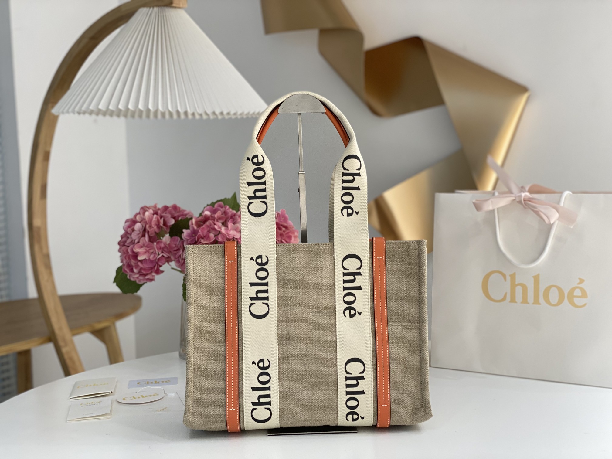 Chloe Medium Woody Tote Bag In Linen